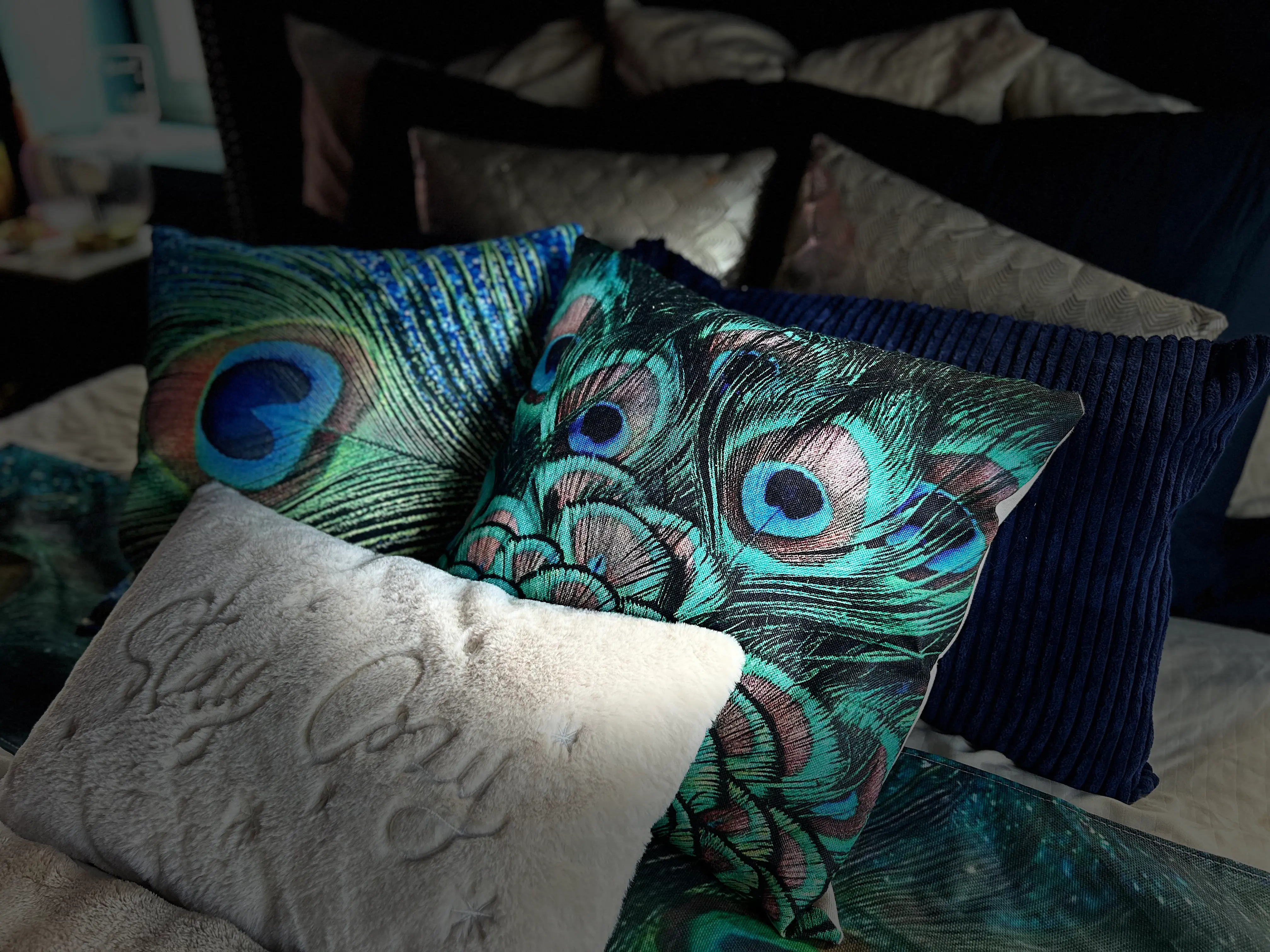 Perspective de la chambre romantique avec jacuzzi privatif